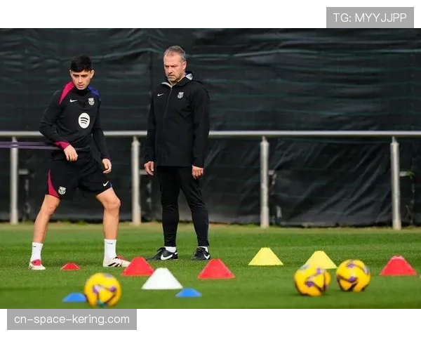 官方:巴萨与16岁梯队天才中场伊利亚斯-阿科马奇续约至2029年